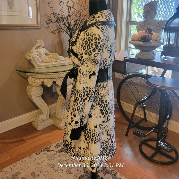 Bebe Snow Leopard Print Faux Fur Jacket Designer Celebrity Luxury #734 - Picture 3 of 16